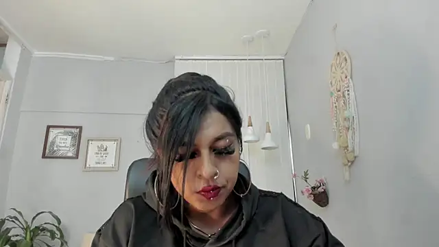 Nahomy Collins  online show from March 2026 07:37:02 PM