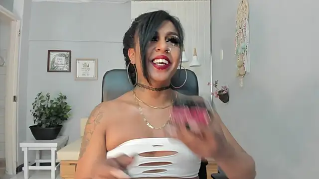 Nahomy Collins  online show from March 2026 07:15:01 PM