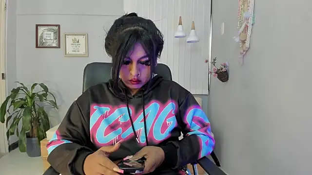 Nahomy Collins  online show from March 2026 07:30:03 PM