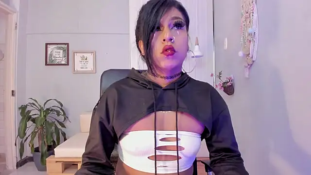 Nahomy Collins  online show from March 2026 07:25:01 PM