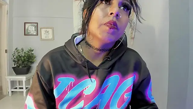 Nahomy Collins  online show from April 2026 08:04:01 PM