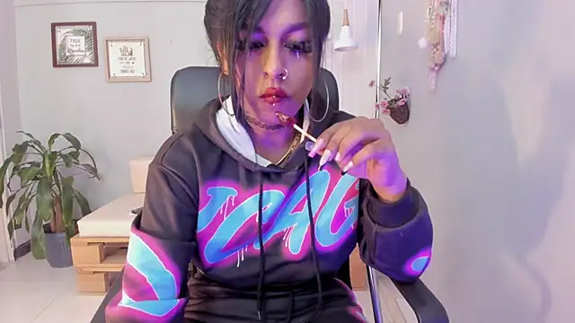 Nahomy Collins  online show from March 2026 07:48:02 PM