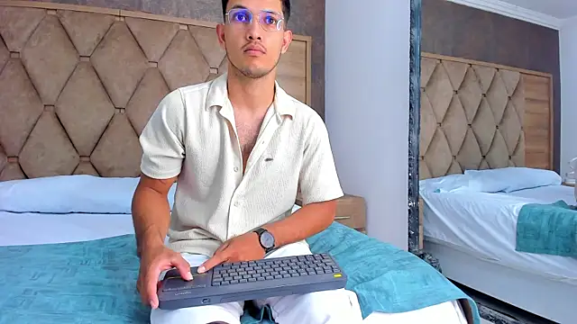 MaxiStanford online show from April 2026 08:15:01 PM