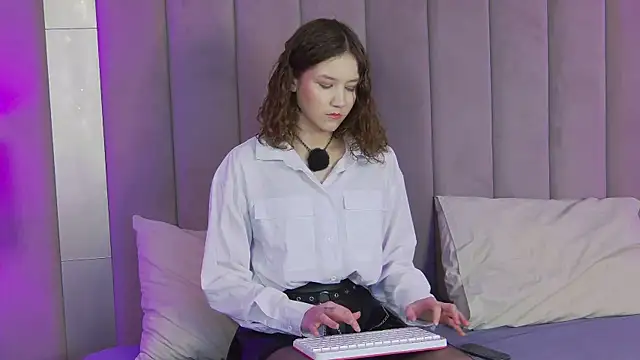 AriaAlves online show from April 2026 05:30:01 PM