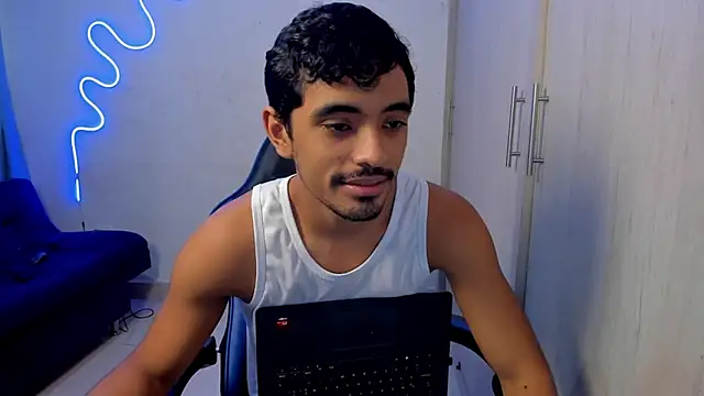 jossi12345j online show from April 2026 01:47:01 PM