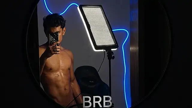 jossi12345j online show from April 2026 12:44:02 PM