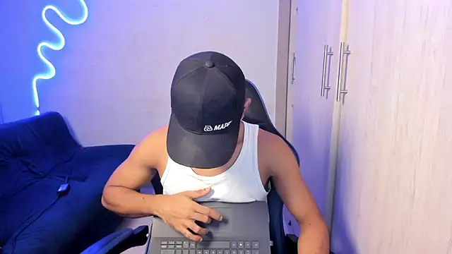 jossi12345j online show from April 2026 05:37:01 AM