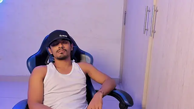 jossi12345j online show from April 2026 09:04:02 AM