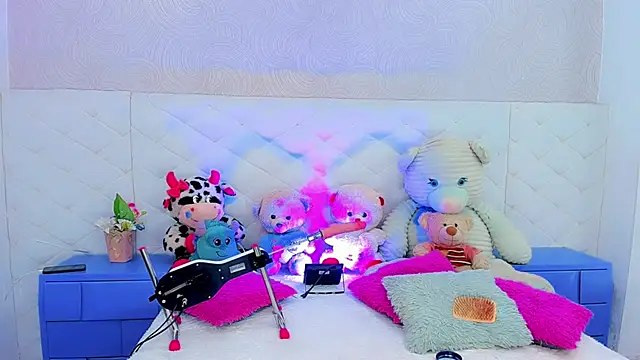 Snapshot of catriona_queen16 chatting on March 2026 07:08:01 AM catriona queen16 online show from March 2026 07:08:01 AM