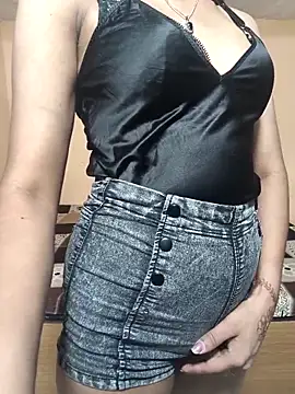 Glow Queen online show from April 2026 06:12:02 PM