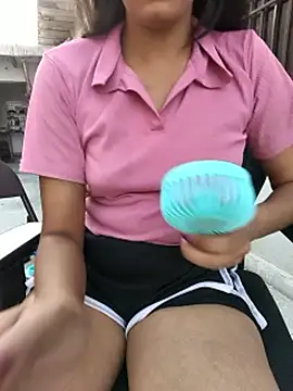 Glow Queen online show from June 2026 12:22:01 PM