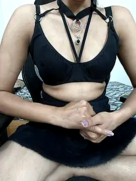 Glow Queen online show from April 2026 07:53:02 PM