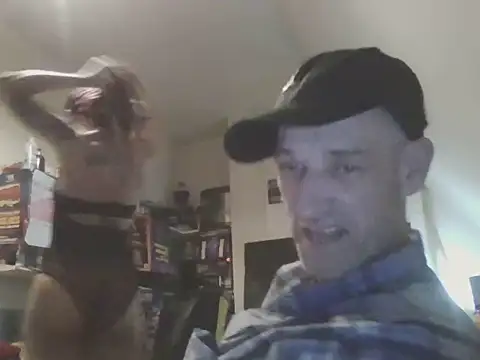 DOUBLETROUBLE7773 online show from April 2026 01:47:02 AM