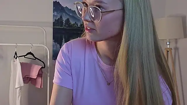 Snapshot of RethaSteimer chatting on March 2026 10:44:02 AM RethaSteimer online show from March 2026 10:44:02 AM