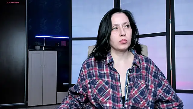 Snapshot of Lucky_Milf chatting on April 2026 10:55:01 AM Lucky Milf online show from April 2026 10:55:01 AM