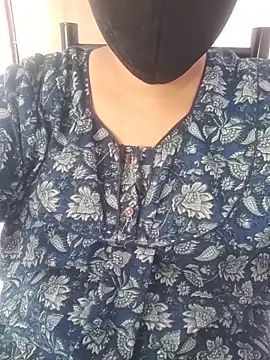 Snapshot of Tamillaxmi12 chatting on April 2026 05:45:02 AM Tamillaxmi12 online show from April 2026 05:45:02 AM