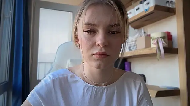 cyberl0ve  online show from April 2026 01:58:02 PM