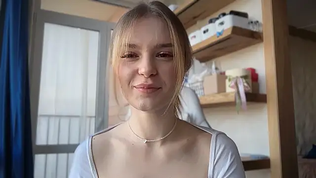 cyberl0ve  online show from April 2026 01:37:01 PM