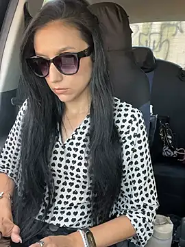 anamaria04 online show from April 2026 01:37:02 PM