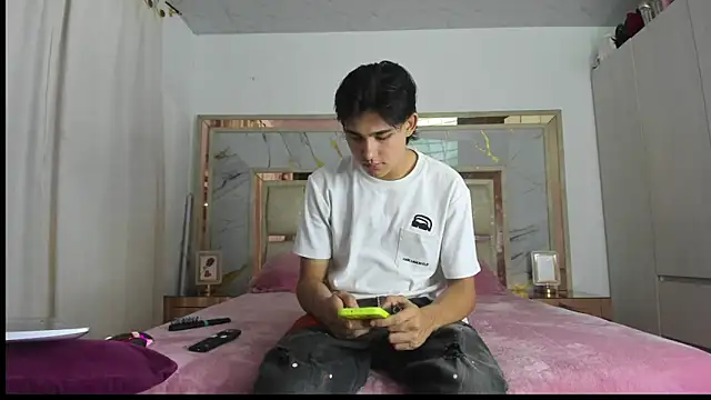 monky 0002 online show from March 2026 11:34:01 PM