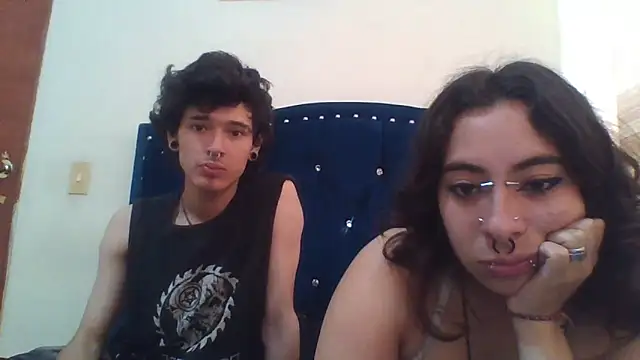 Moonandzukko online show from May 2026 09:18:01 PM