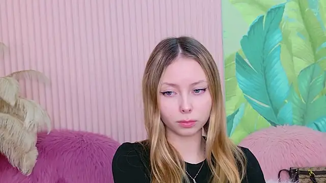 Snapshot of Tessa_Cross chatting on March 2026 08:10:02 AM Tessa Cross online show from March 2026 08:10:02 AM