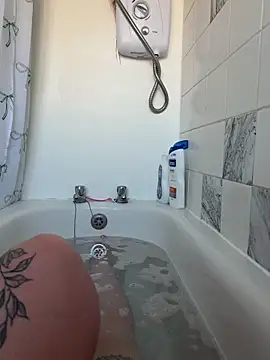 BeeMay22 online show from April 2026 09:22:01 AM