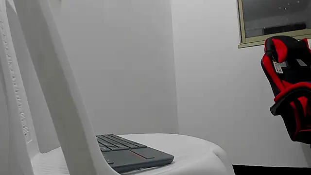 Mnell28 online show from March 2026 11:33:01 PM