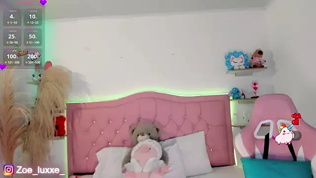Zoe Luxxe  online show from April 2026 09:04:01 PM