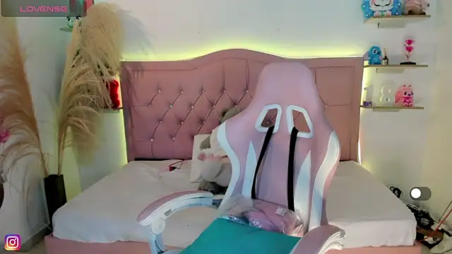 Zoe Luxxe  online show from March 2026 09:06:01 PM