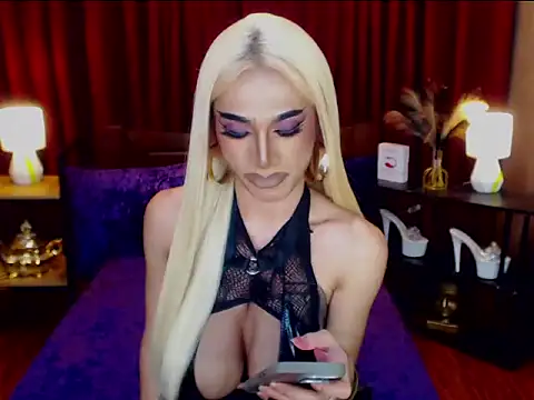 Snapshot of KieraLee chatting on May 2026 03:33:01 AM KieraLee online show from May 2026 03:33:01 AM
