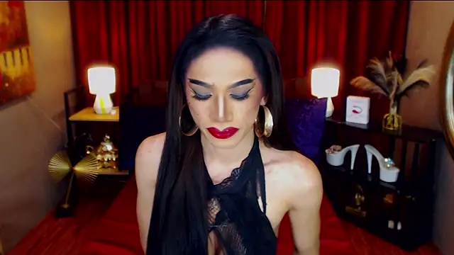 Snapshot of KieraLee chatting on May 2026 05:05:02 AM KieraLee online show from May 2026 05:05:02 AM