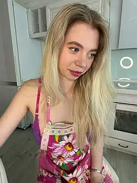 Snapshot of BellaSuns chatting on May 2026 11:28:01 PM BellaSuns online show from May 2026 11:28:01 PM