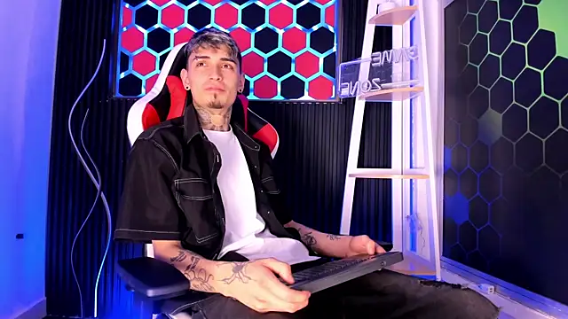 Max Hader  online show from April 2026 03:23:01 AM