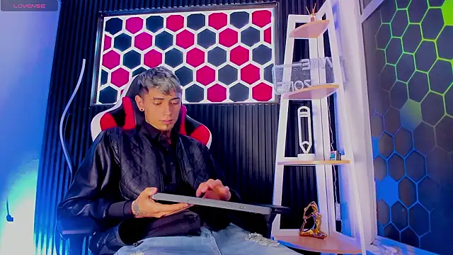 Max Hader  online show from March 2026 03:35:02 AM