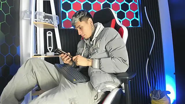 Max Hader  online show from March 2026 03:42:01 AM