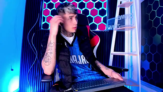 Max Hader  online show from April 2026 03:21:01 AM