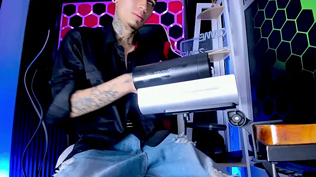 Max Hader  online show from March 2026 03:41:01 AM