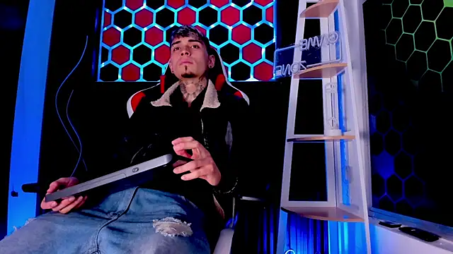 Max Hader  online show from March 2026 02:57:02 AM