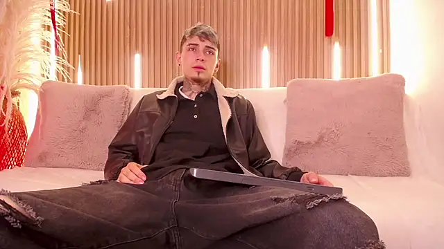 Max Hader  online show from March 2026 02:40:01 AM