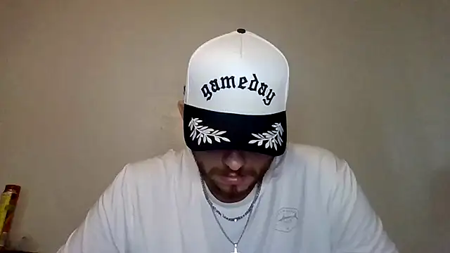 Snapshot of TallHungandCloudy69 chatting on April 2026 10:35:02 PM TallHungandCloudy69 online show from April 2026 10:35:02 PM