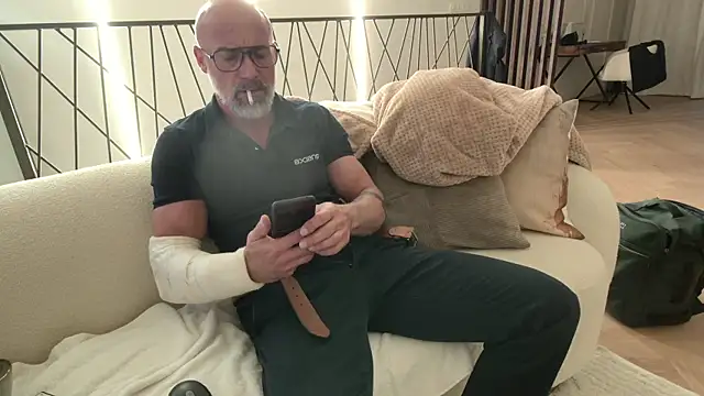 Aricky 2 online show from May 2026 06:12:01 PM