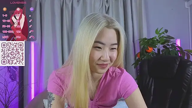 Snapshot of YunnaLuv chatting on March 2026 01:02:02 AM YunnaLuv online show from March 2026 01:02:02 AM