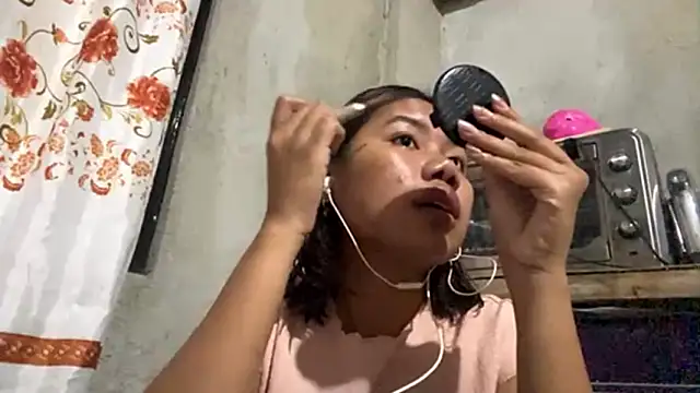 Snapshot of MatildaMozick chatting on March 2026 09:44:01 PM MatildaMozick online show from March 2026 09:44:01 PM