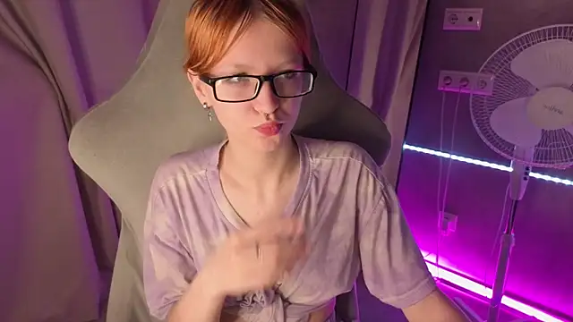 Snapshot of Emma_Dusk chatting on June 2026 01:00:01 AM Emma Dusk online show from June 2026 01:00:01 AM