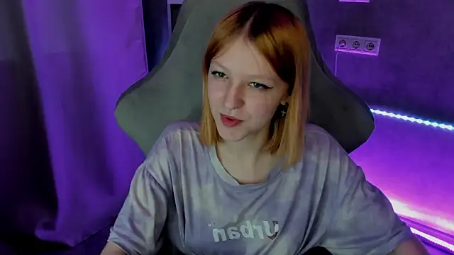 Snapshot of Emma_Dusk chatting on July 2026 01:06:02 AM Emma Dusk online show from July 2026 01:06:02 AM