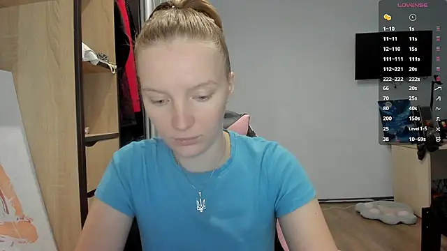 Mary Blu online show from October 2025 09:23:01 AM
