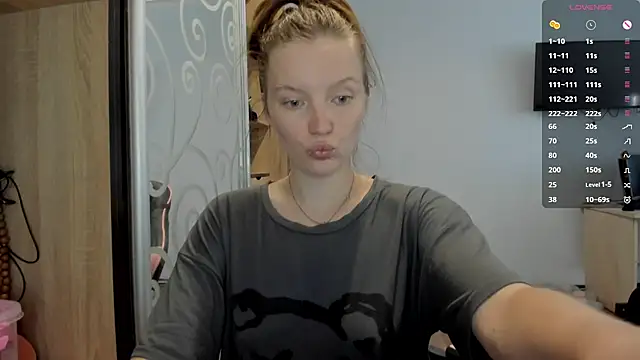 Mary Blu online show from September 2025 08:52:02 AM