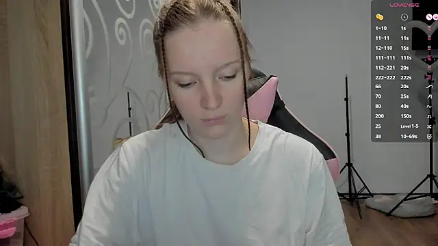 Mary Blu online show from October 2025 08:26:02 AM