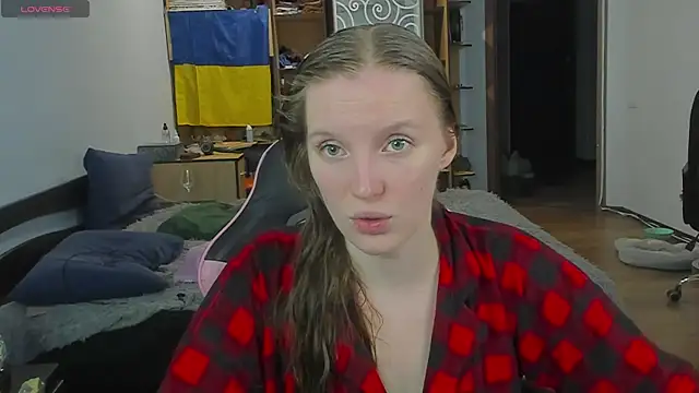 Snapshot of Mary_Blu chatting on December 2025 01:21:01 PM Mary Blu online show from December 2025 01:21:01 PM